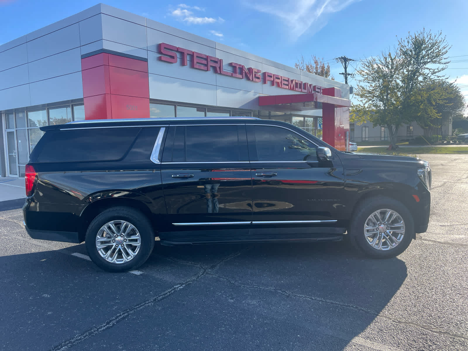 2023 GMC Yukon XL SLT's photo