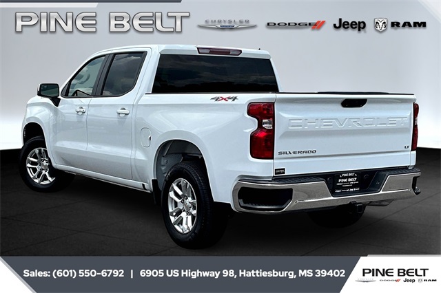 2024 Chevrolet Silverado 1500 LT photo 2
