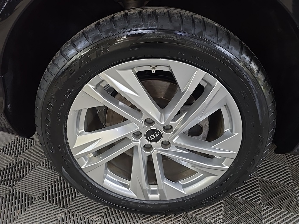 2023 Audi Q7 55 Premium Plus photo 14