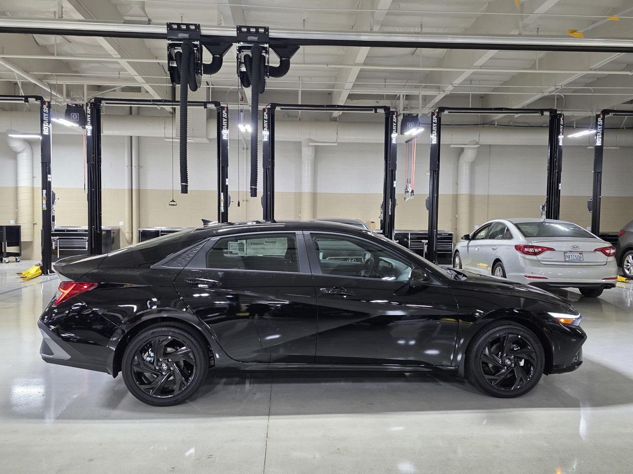 2026 Hyundai Elantra Hybrid SEL Sport photo 4