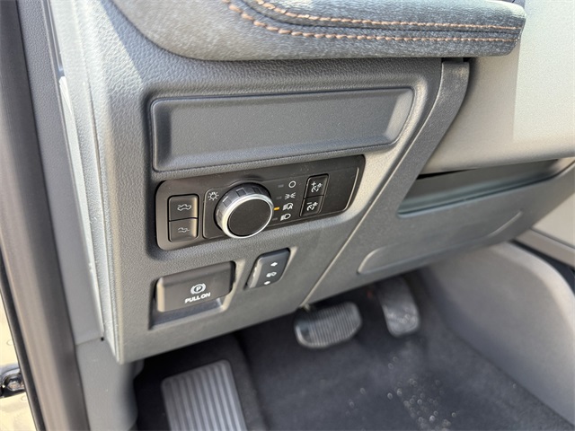 2025 Ford F-150 Lightning Lariat photo 19