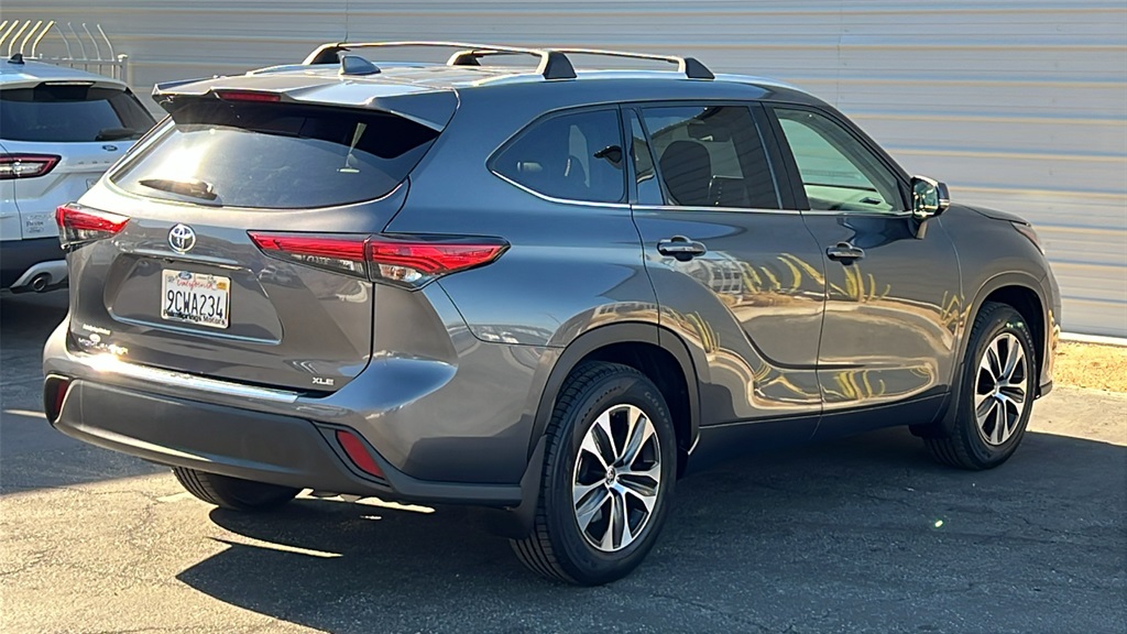 2022 Toyota Highlander XLE photo 6
