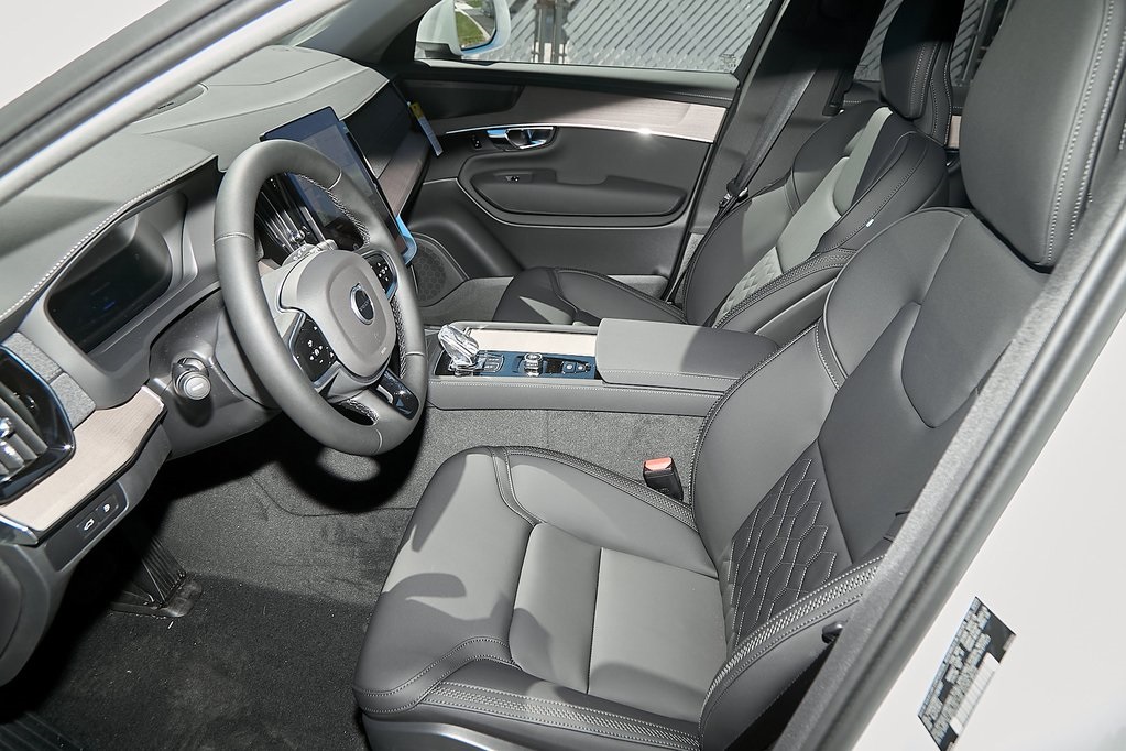 2025 VOLVO XC90 - Image 15