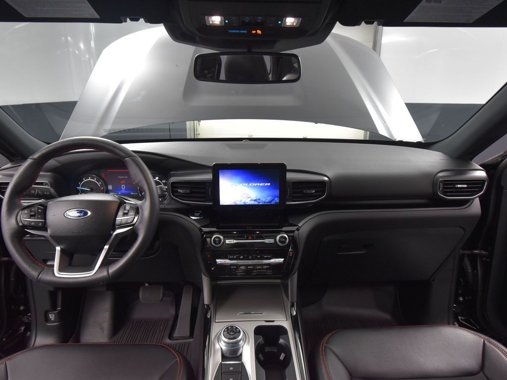 2024 Ford Explorer ST-Line photo 19