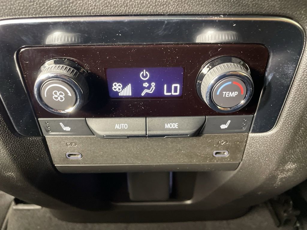 2025 Chevrolet Suburban Premier photo 36