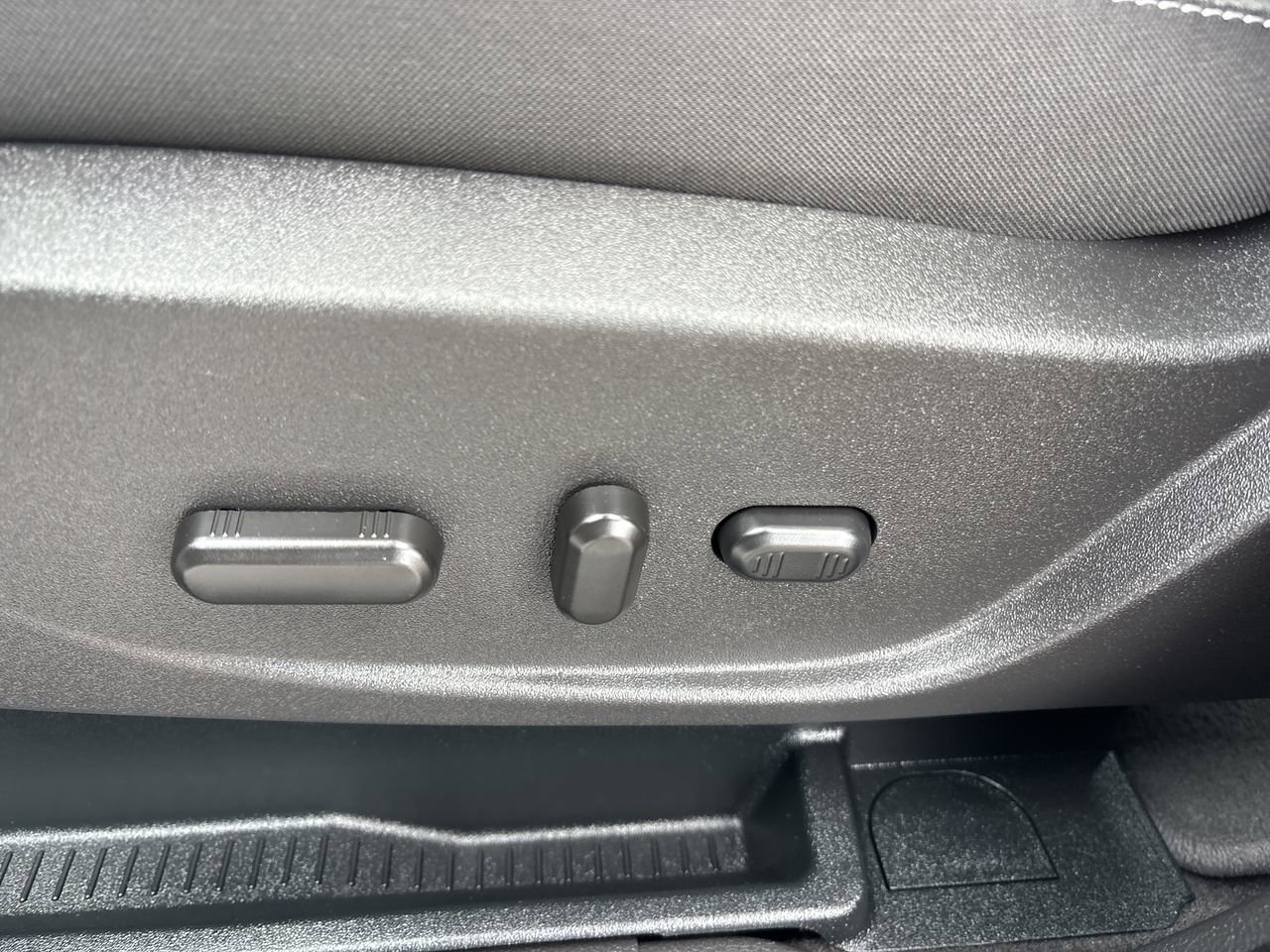 2017 Ford C-Max Hybrid SE photo 14