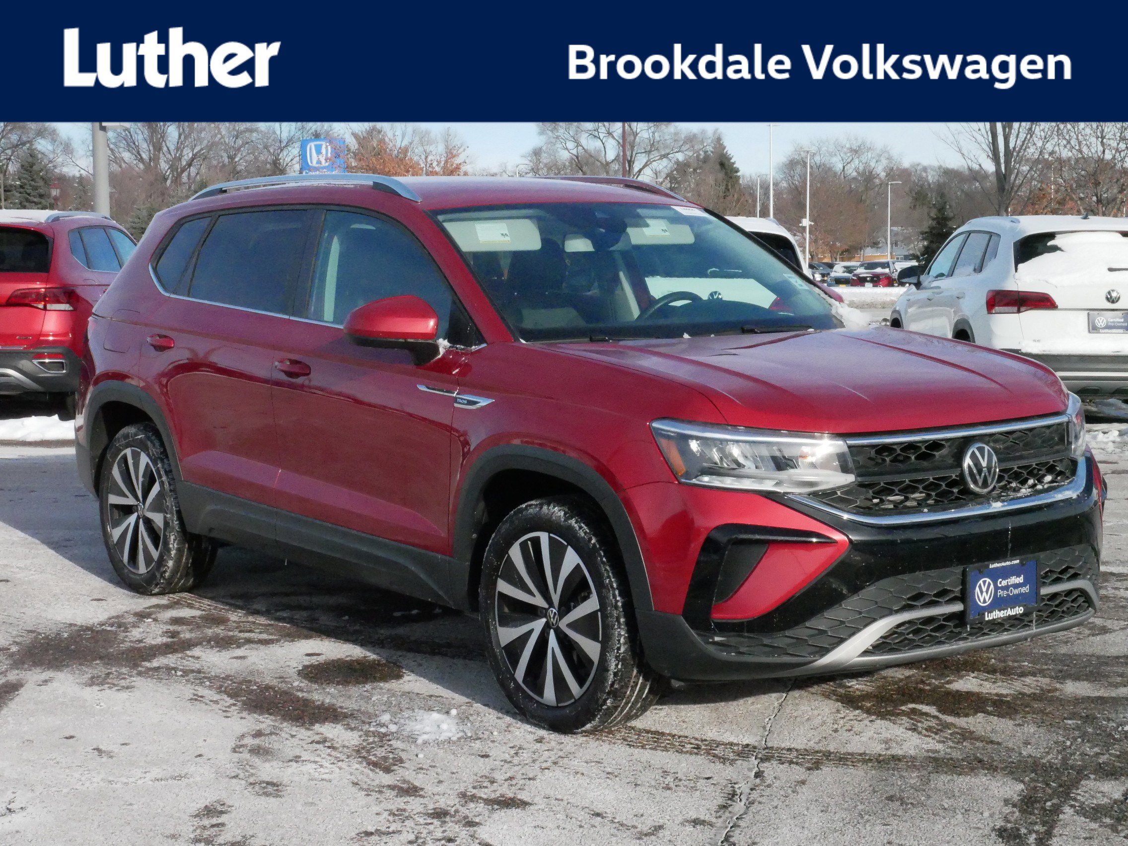 2022 Volkswagen Taos SE's photo