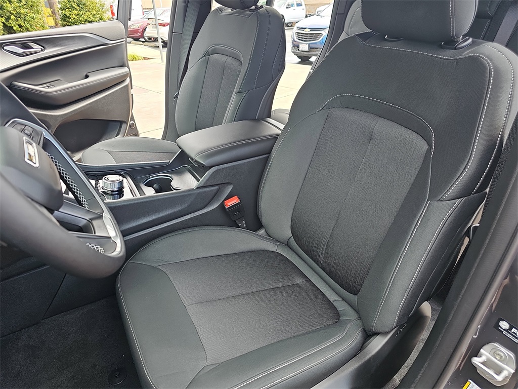 2025 Jeep Grand Cherokee Laredo photo 15