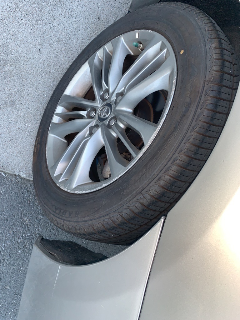 2017 Toyota Camry Hybrid SE photo 2