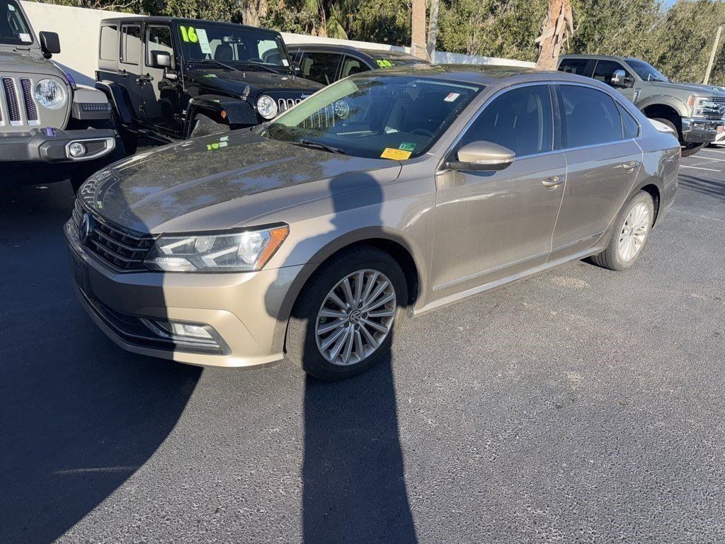 2016 Volkswagen Passat SE's photo