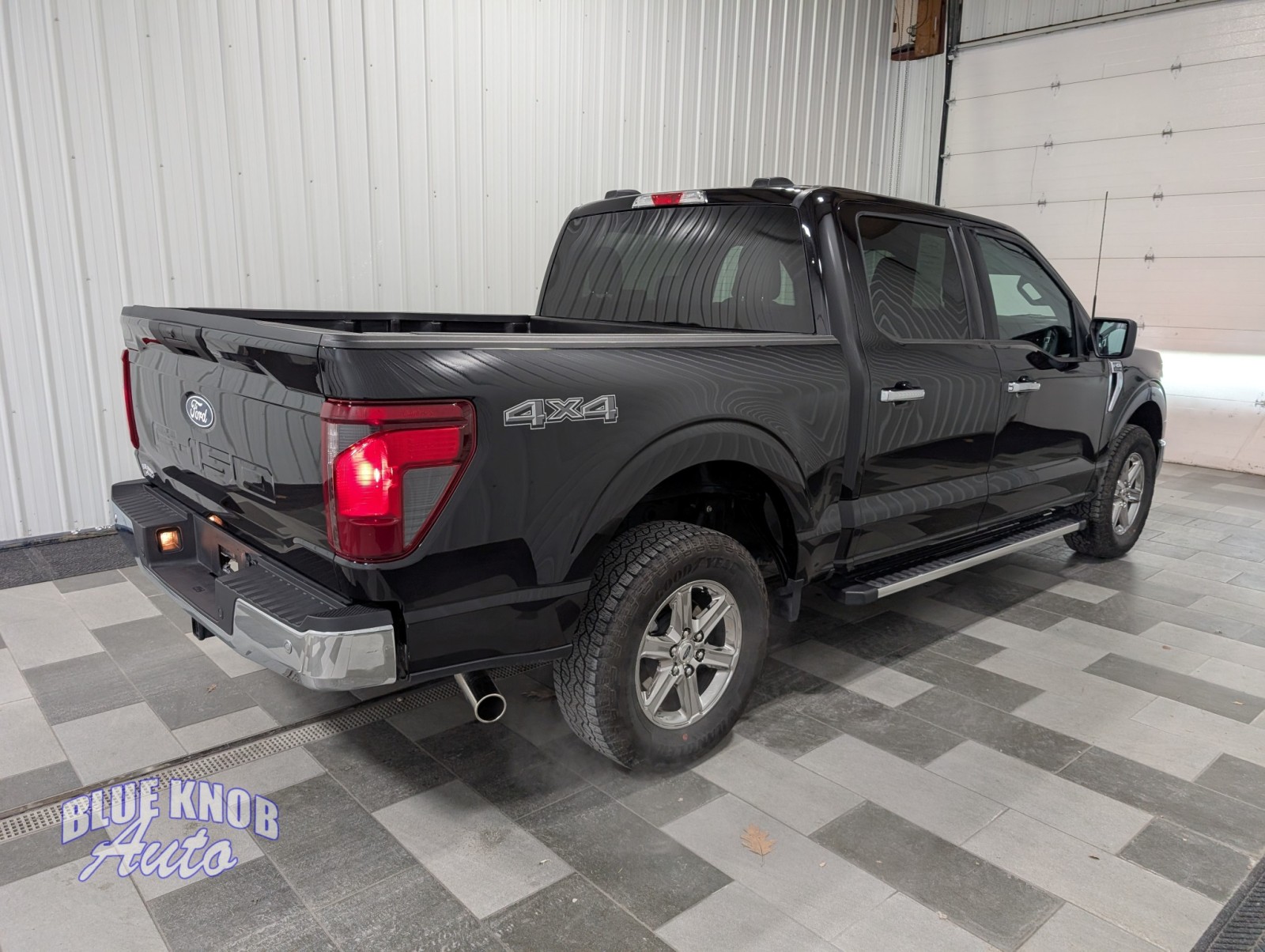 2025 Ford F-150 XLT photo 3