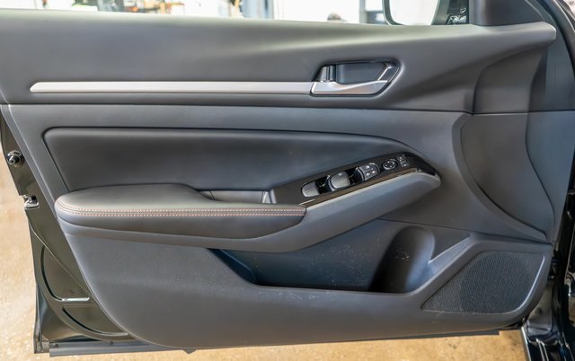 2025 Nissan Altima 2.5 SR photo 3