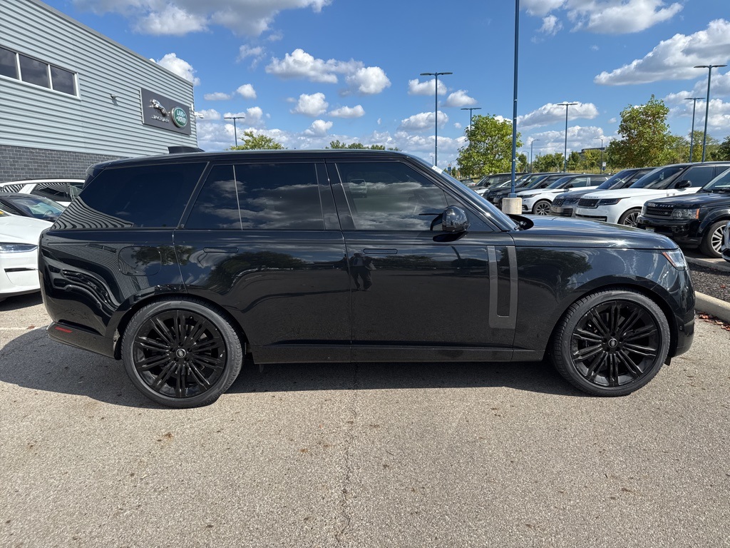 2023 Land Rover Range Rover SE photo 2
