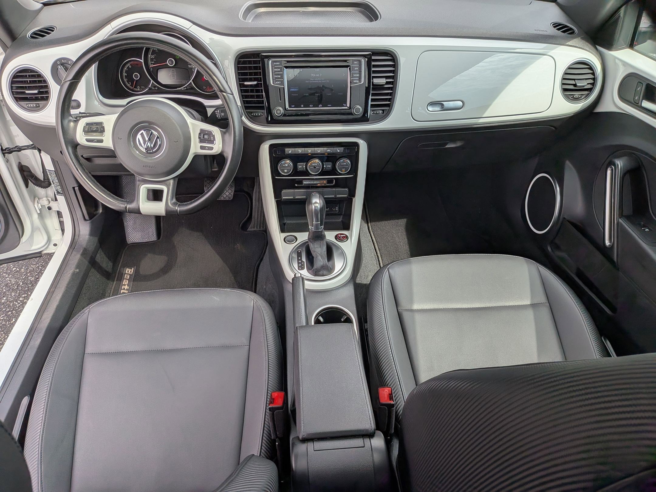2019 Volkswagen Beetle SE photo 25