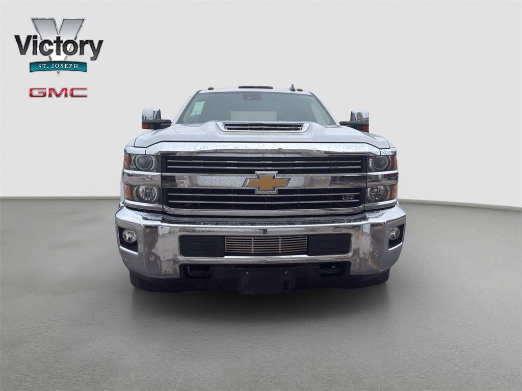 2018 Chevrolet Silverado 3500HD LTZ photo 3