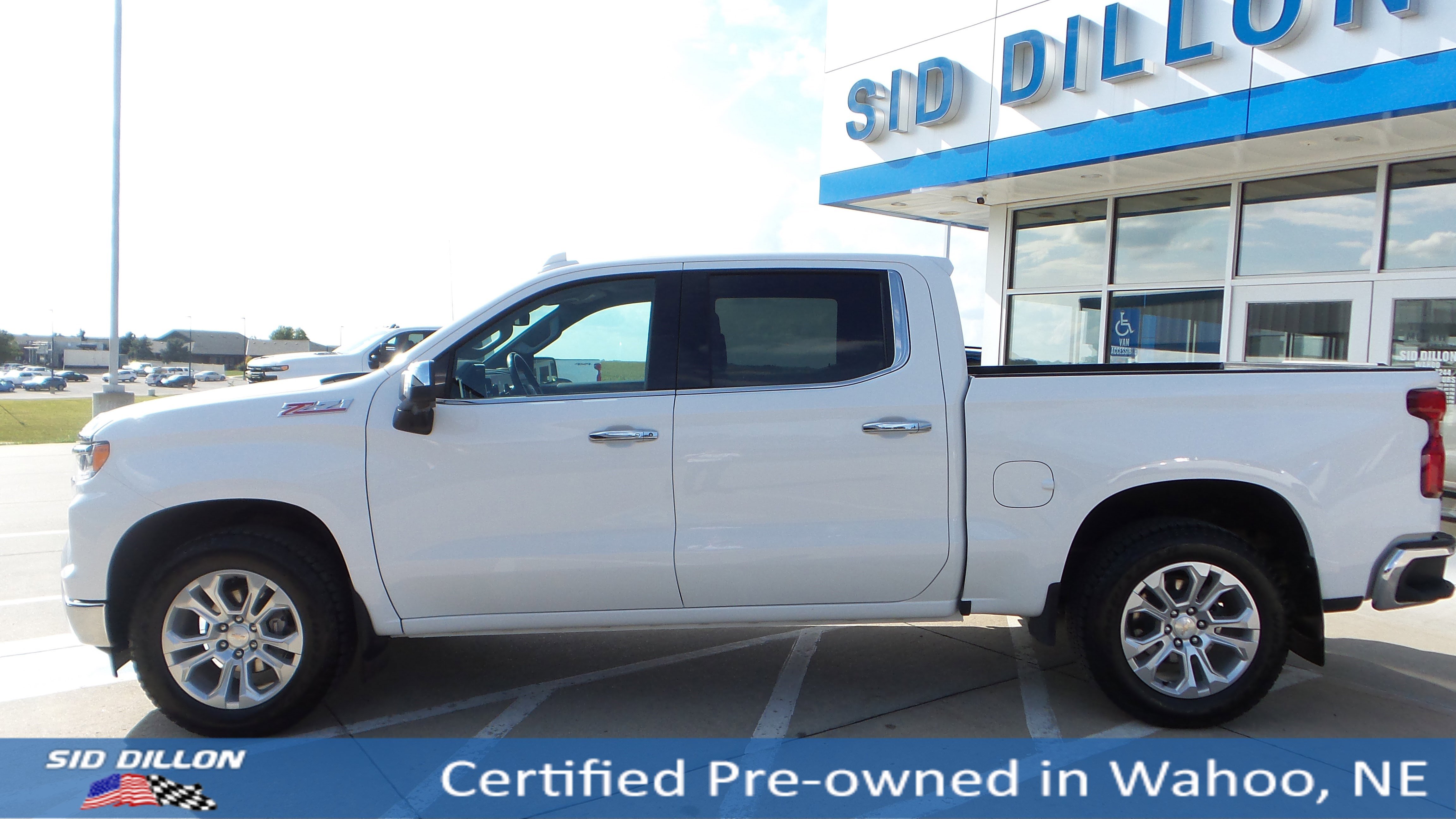 2023 Chevrolet Silverado 1500 LTZ photo 2