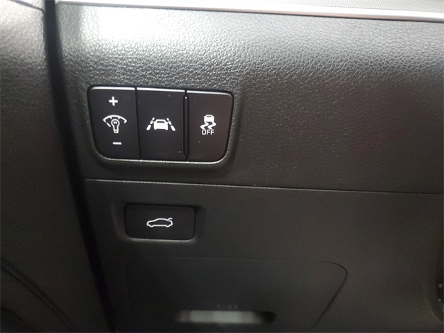 2022 Kia K5 GT-Line photo 14
