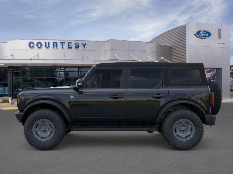 2024 Ford Bronco Outer Banks photo 2