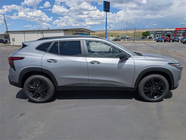 2025 Chevrolet Trax LT photo 4