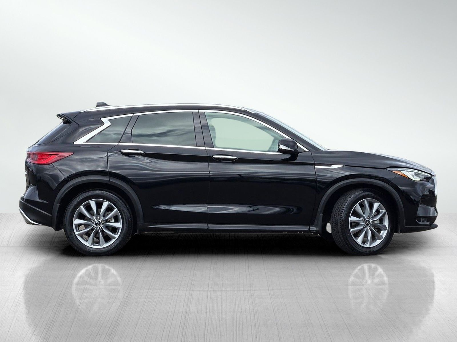 2022 Infiniti QX50 Luxe photo 3
