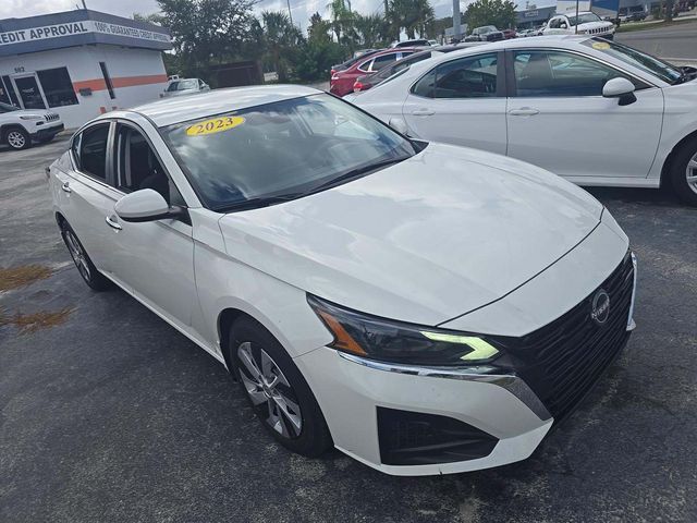 2023 Nissan Altima 2.5 S photo 2