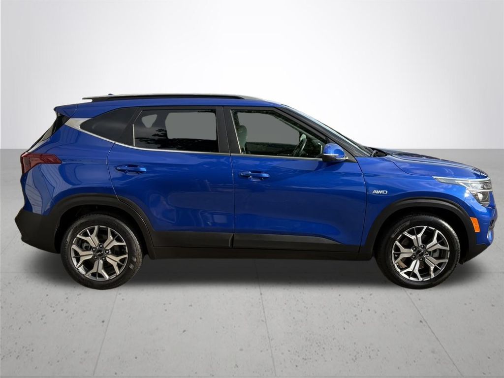 2022 Kia Seltos EX photo 6