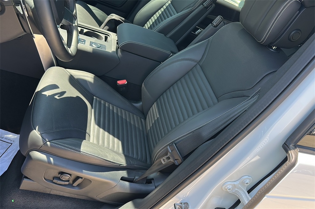 2025 Land Rover Discovery SE photo 26