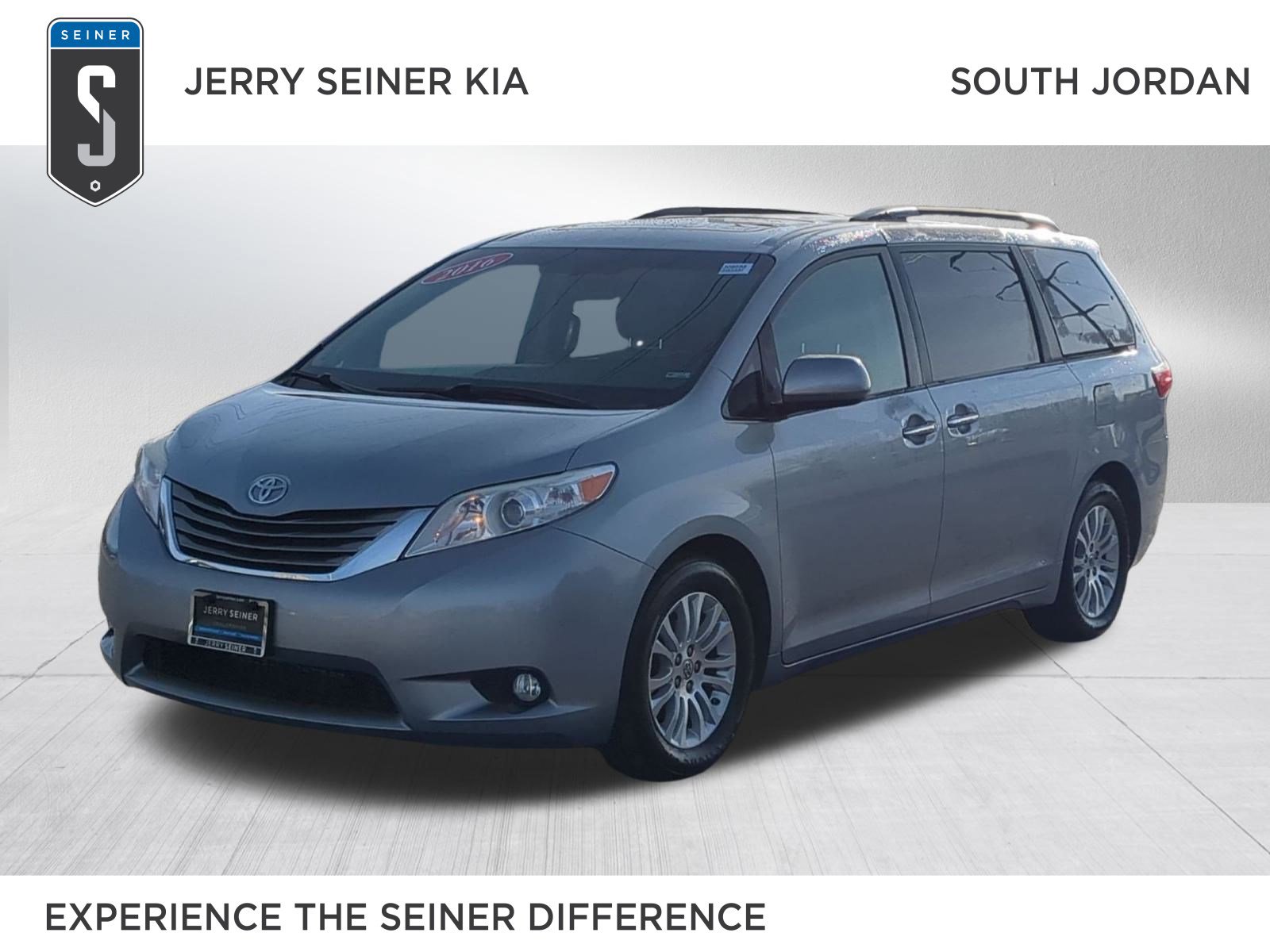 2016 Toyota Sienna XLE's photo