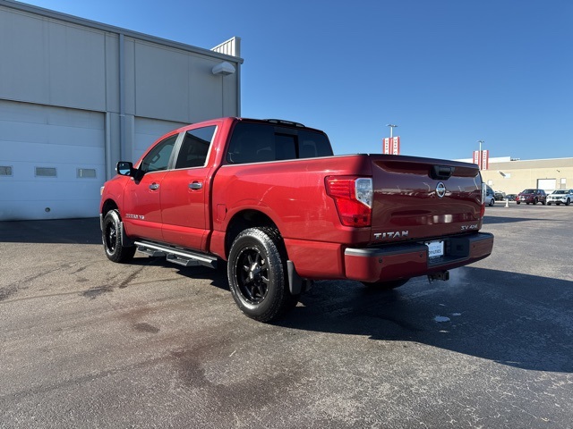 2018 Nissan Titan SV photo 2
