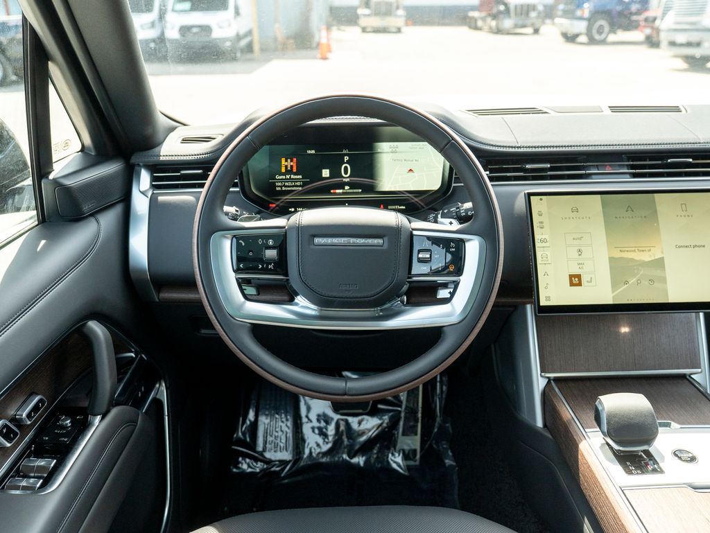 2025 Land Rover Range Rover SE photo 12