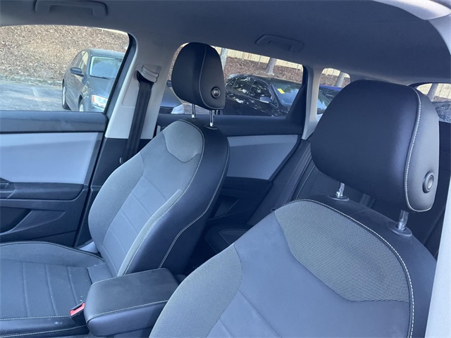 2022 Volkswagen Taos SE photo 4