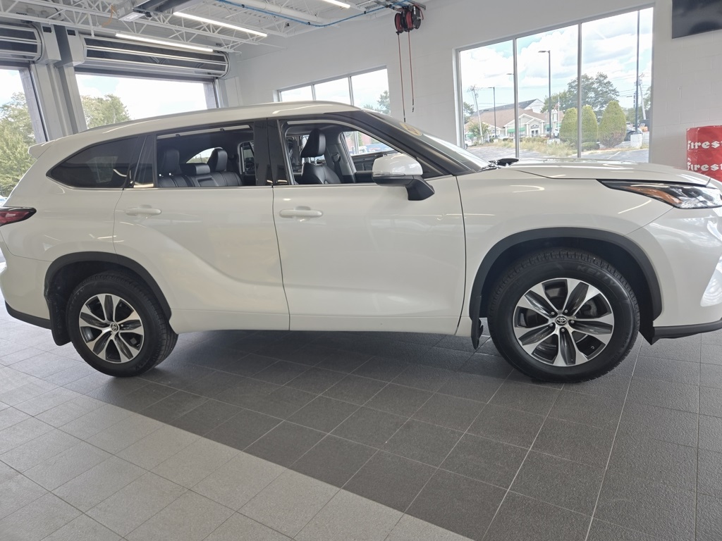 2021 Toyota Highlander XLE photo 5