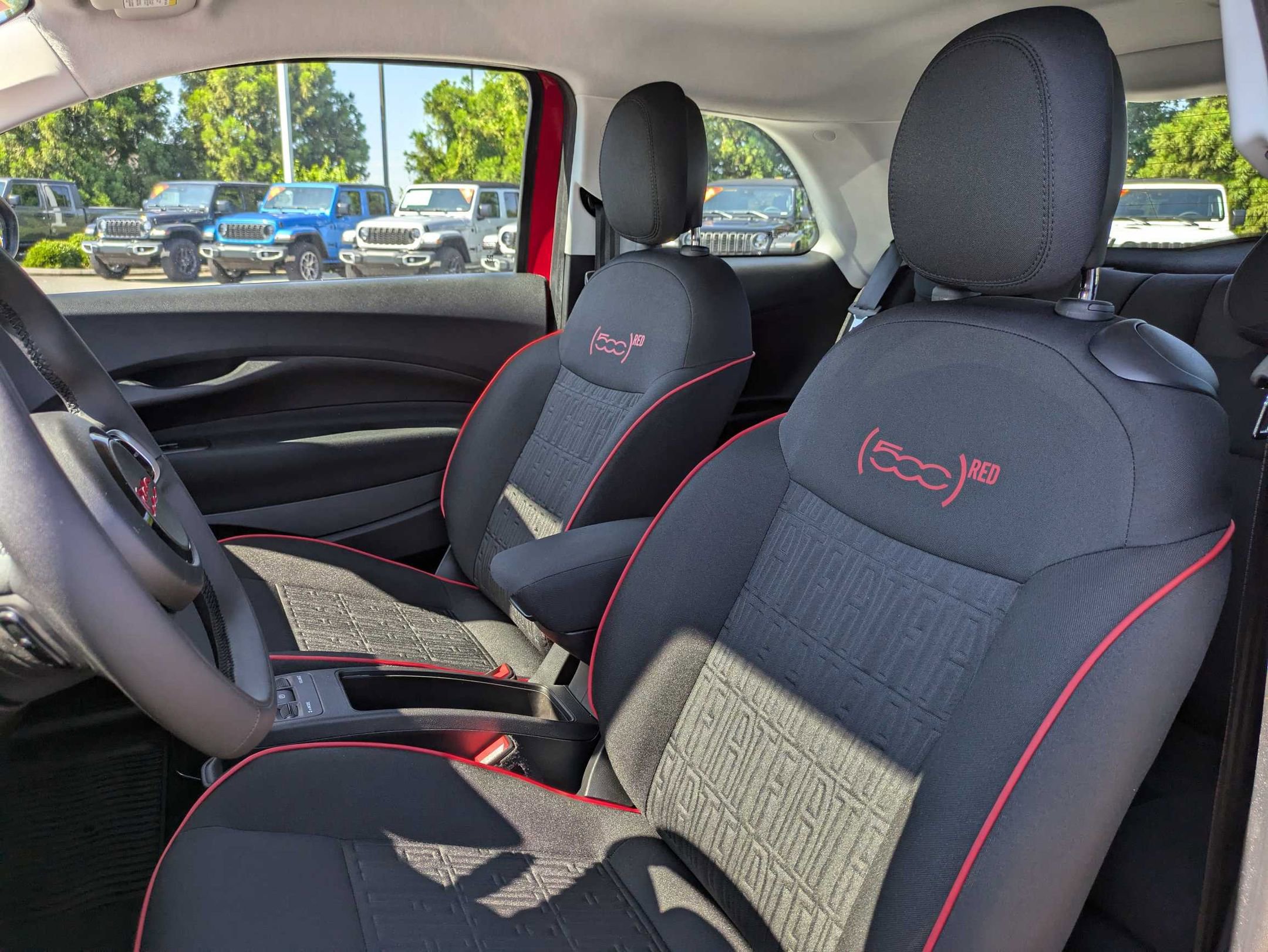 2024 Fiat 500e Red photo 25