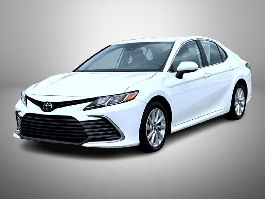 2024 Toyota Camry LE's photo