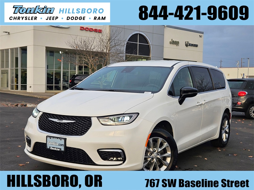 2026 Chrysler Pacifica Select's photo