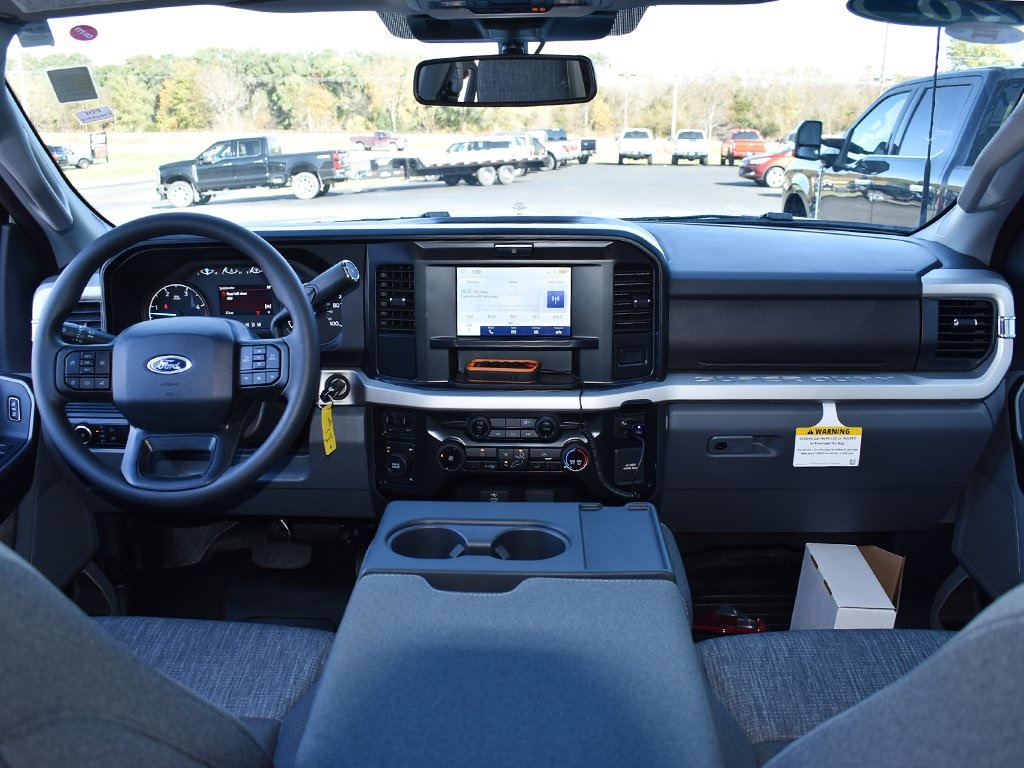 2026 Ford F-550 XLT photo 4