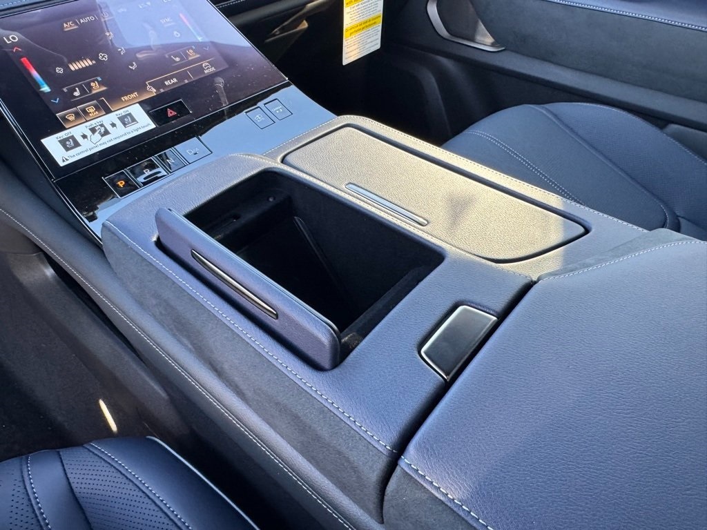 2026 Infiniti QX80 Sensory photo 11