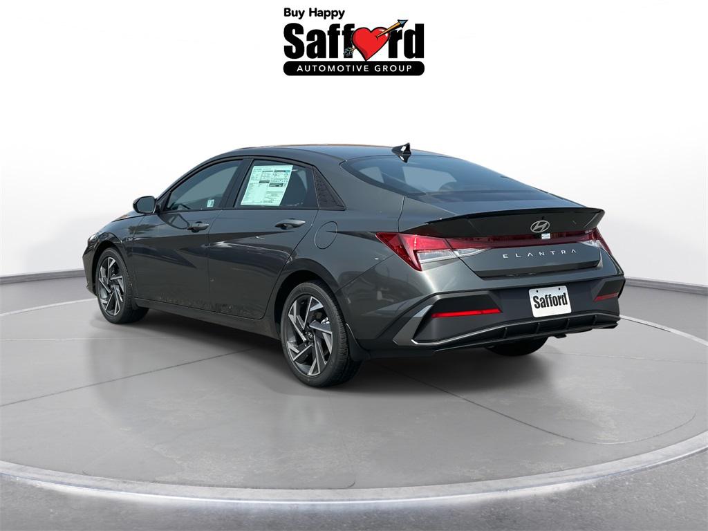 2025 Hyundai Elantra SEL Sport photo 6