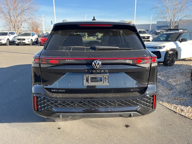 2026 Volkswagen Tiguan SEL R-Line photo 2