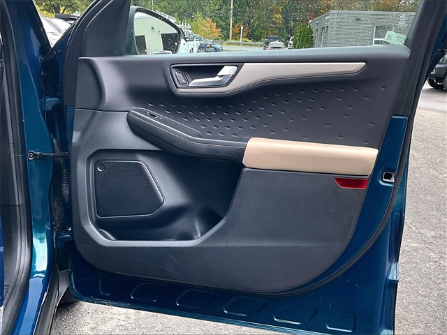 2020 Ford Escape SEL photo 17