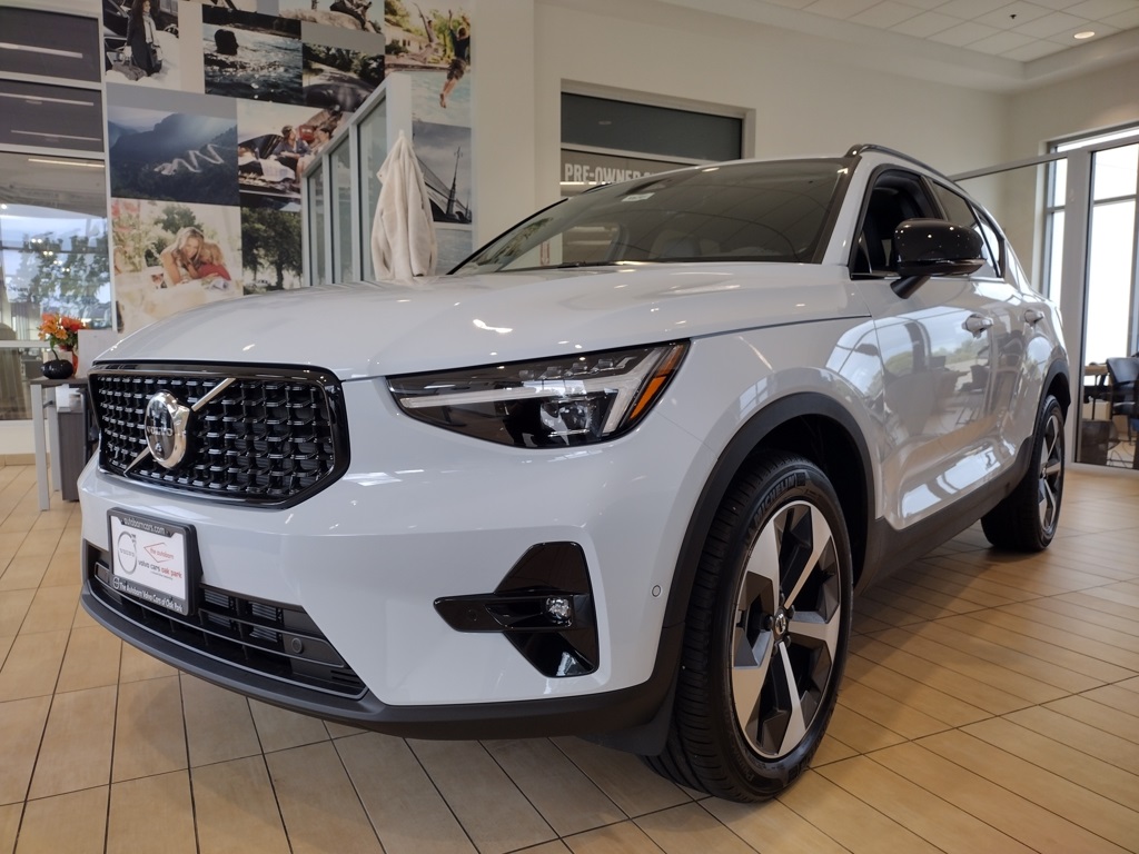 2026 Volvo XC40 Plus's photo