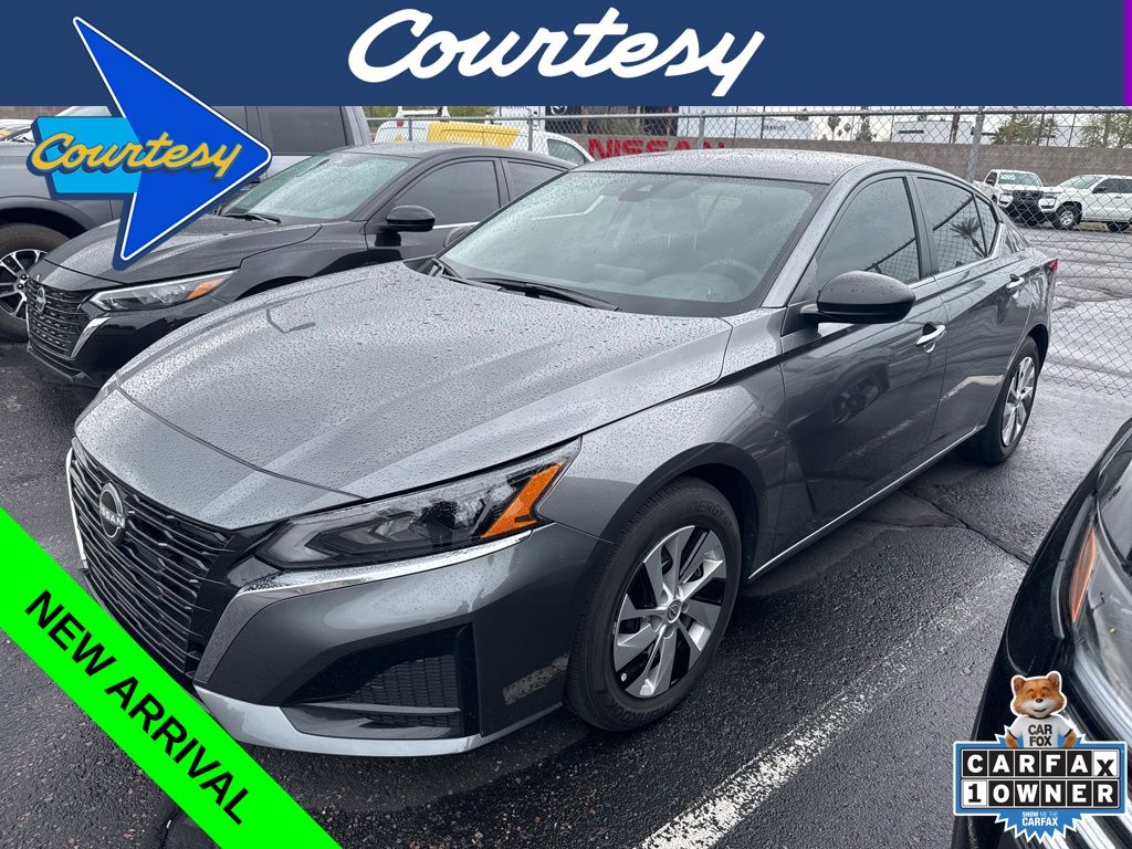 2025 Nissan Altima S's photo