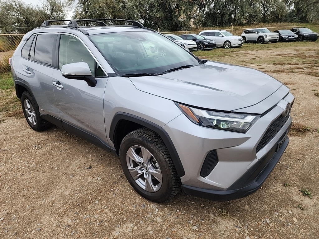 2022 Toyota RAV4 Hybrid XLE photo 7