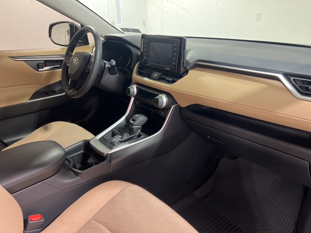 2020 Toyota RAV4 XLE photo 23