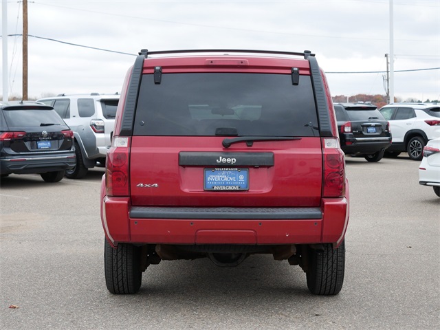 2010 Jeep Commander Sport photo 4