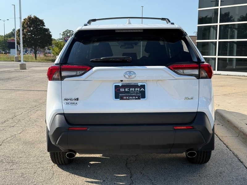 2023 Toyota RAV4 XLE photo 3