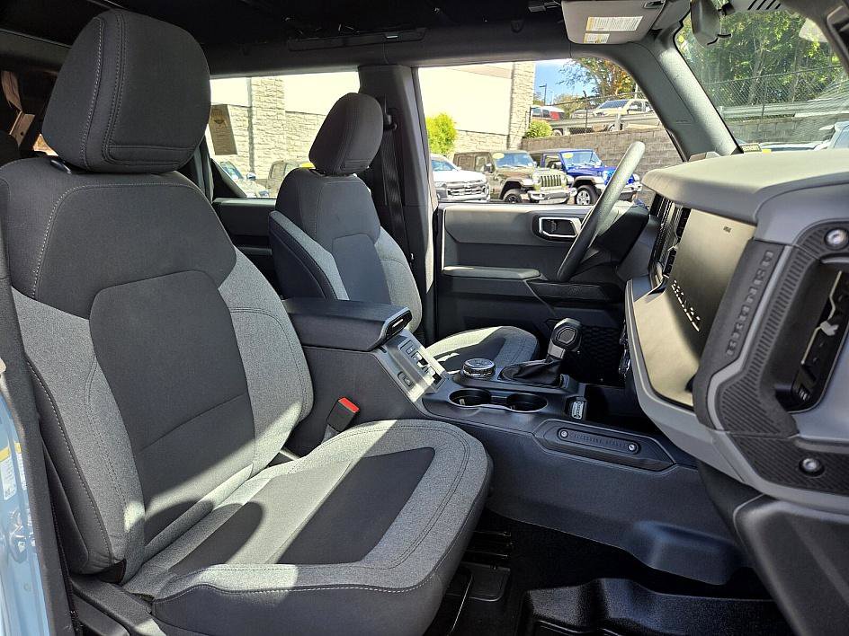 2022 Ford Bronco Base photo 16