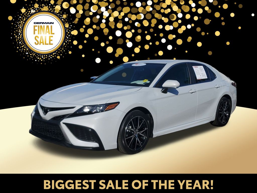 2024 Toyota Camry SE's photo