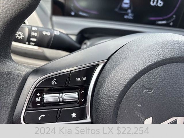 2024 Kia Seltos LX photo 14