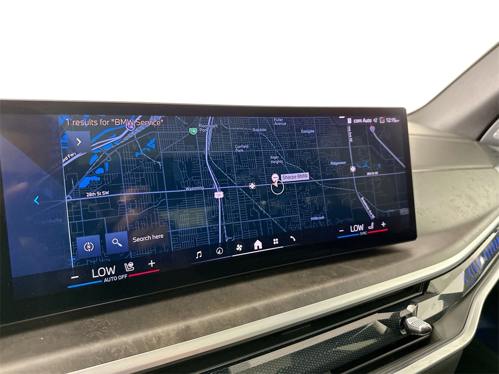 Used 2024 Mineral White Metallic BMW xDrive40i image 18